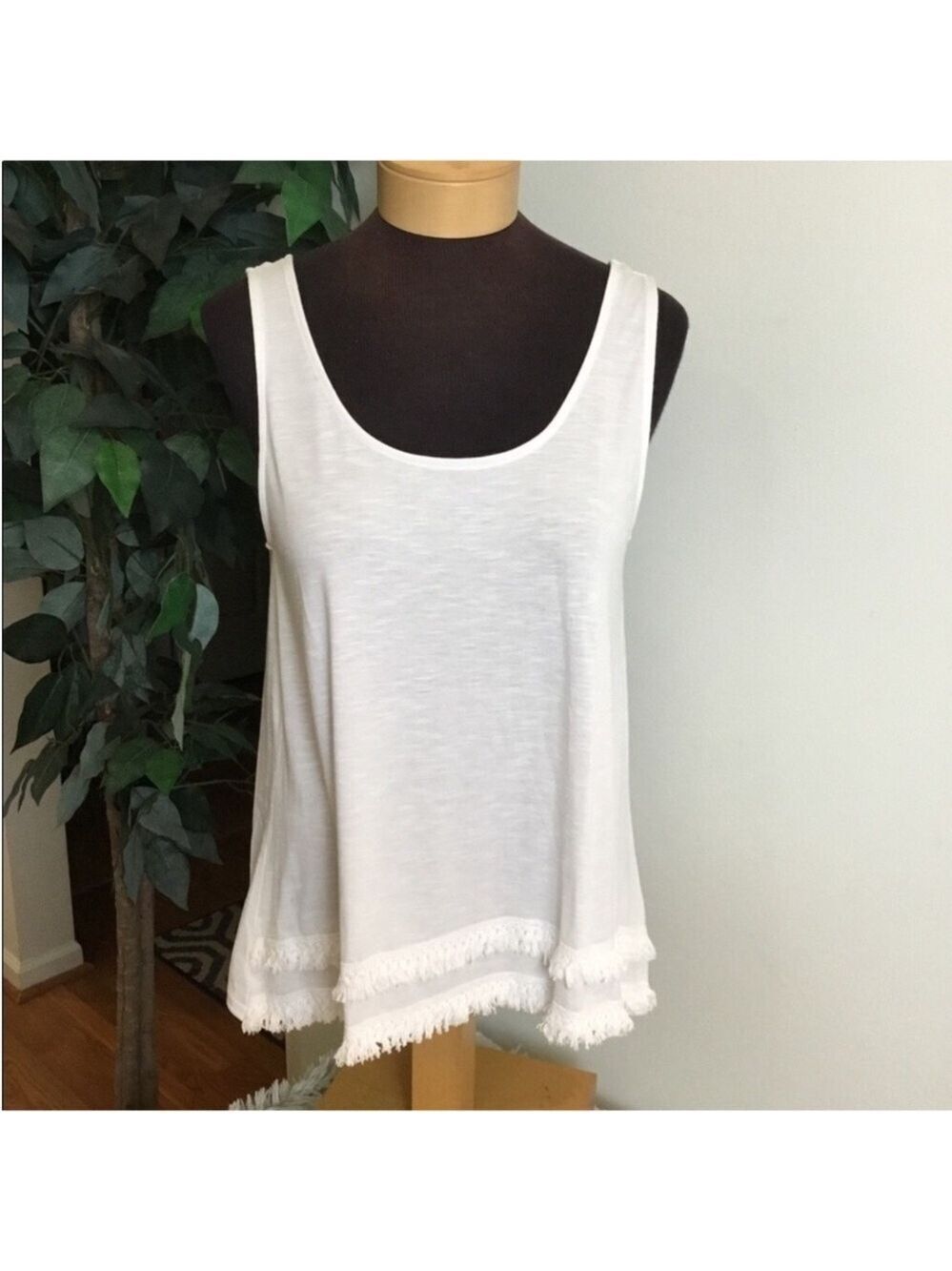 Wallflower tank top with fringe detail Woman’s Med white shark bite hem